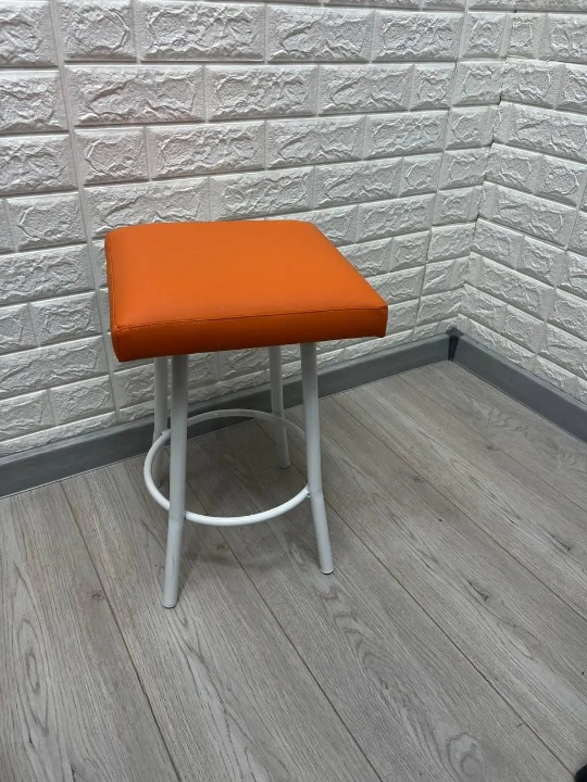 Табурет кухонний Tutty+ 30х30х45 см Помаранчевий/Білий (28374280) Табурет кухонний Tutty+ 30х30х45 см Помаранчевий/Білий (28374280)