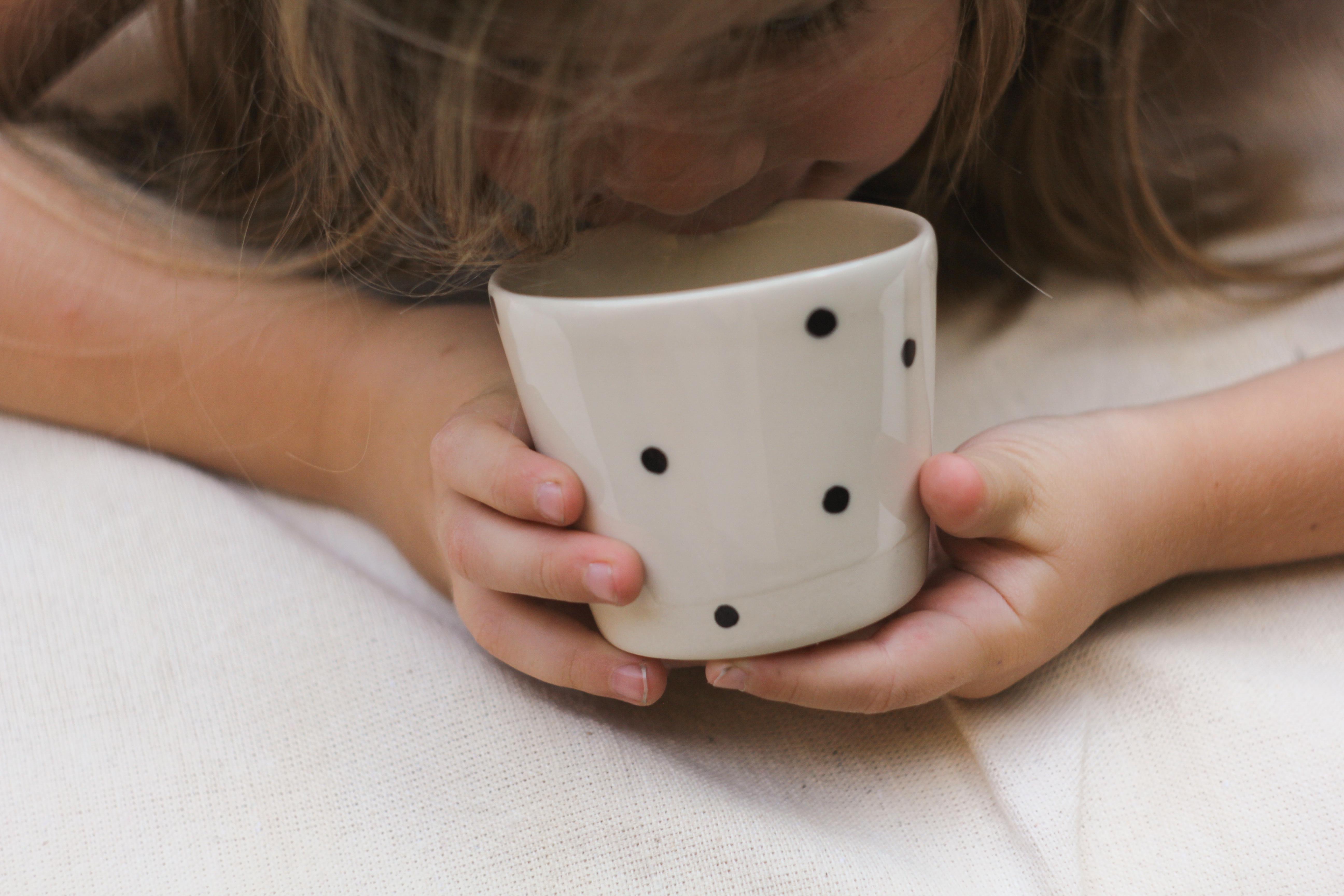 Стаканчик керамічний в чорний горох ручна робота напівпорцеляна 200 мл (PRS-GL-IMG-ONE-I-DOTS) - фото 8 Стаканчик керамічний в чорний горох ручна робота напівпорцеляна 200 мл (PRS-GL-IMG-ONE-I-DOTS) - фото 8