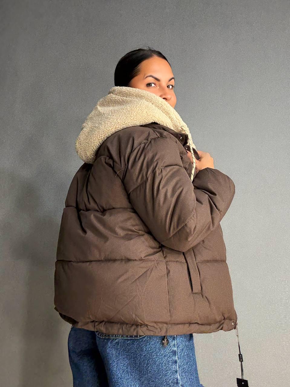 Куртка жіноча LADY YEP 8096 оверсайз з капюшоном і хутром тедді р. 44 Коричневий (4796) - фото 3
