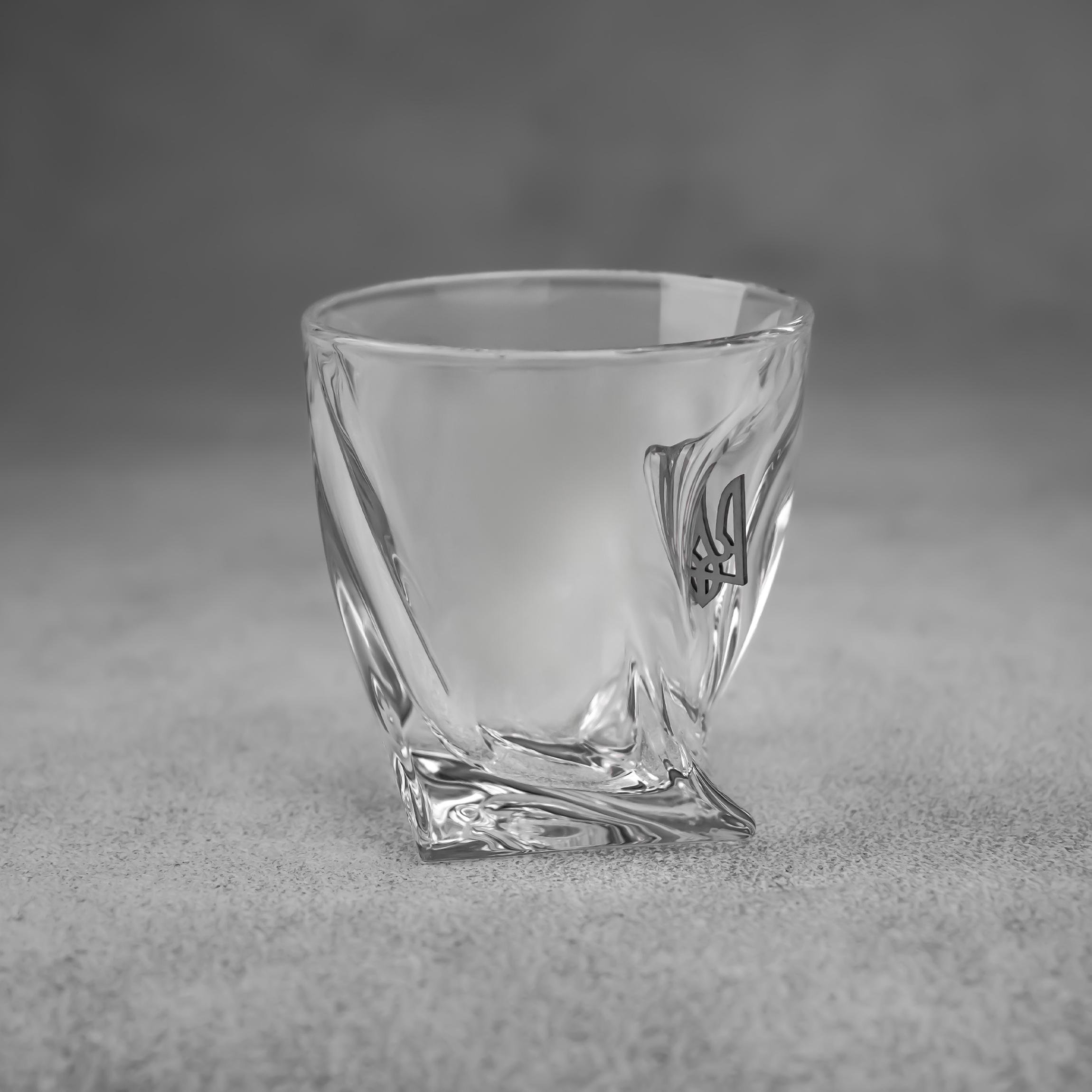 Кришталева склянка для віскі з гербом (24946077)