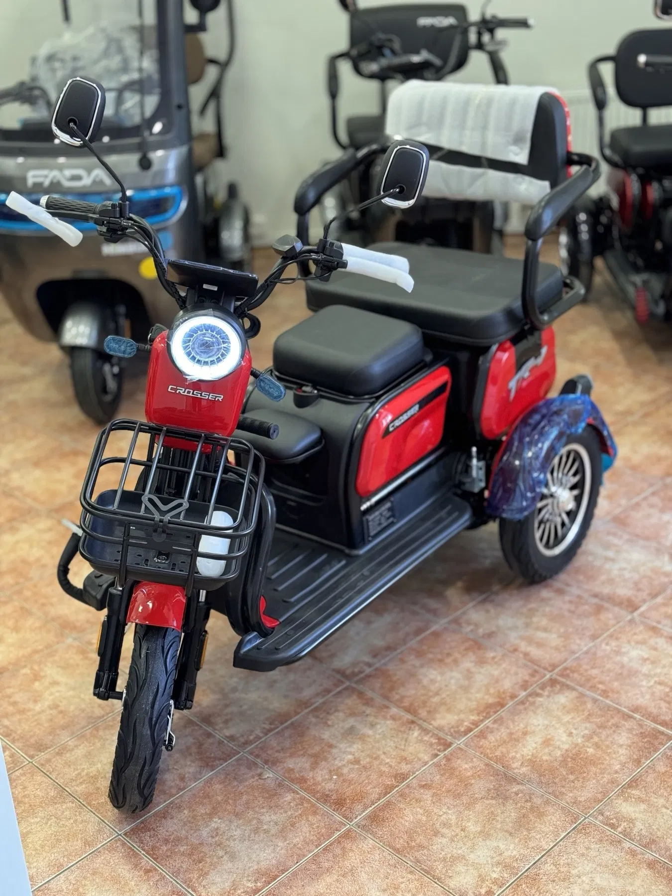 Электроскутер трехколесный Crosser TR1 750W/72V/20Ah Красный - фото 13