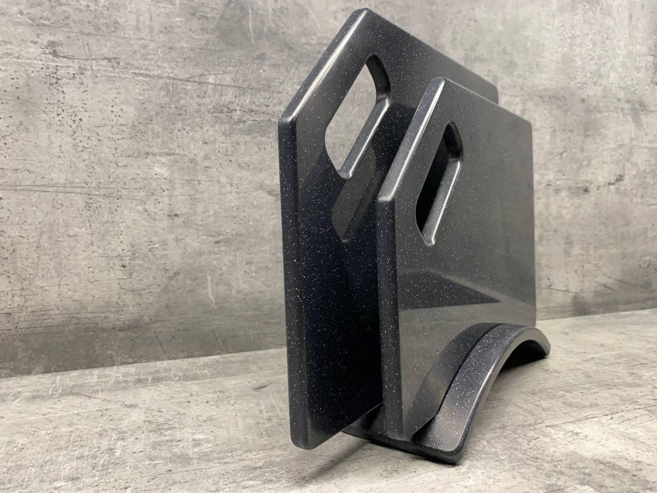 Набір дошок кухонних Night Gleam зі штучного акрилового каменю на підставці 2 шт. - фото 2 Набір дошок кухонних Night Gleam зі штучного акрилового каменю на підставці 2 шт. - фото 2