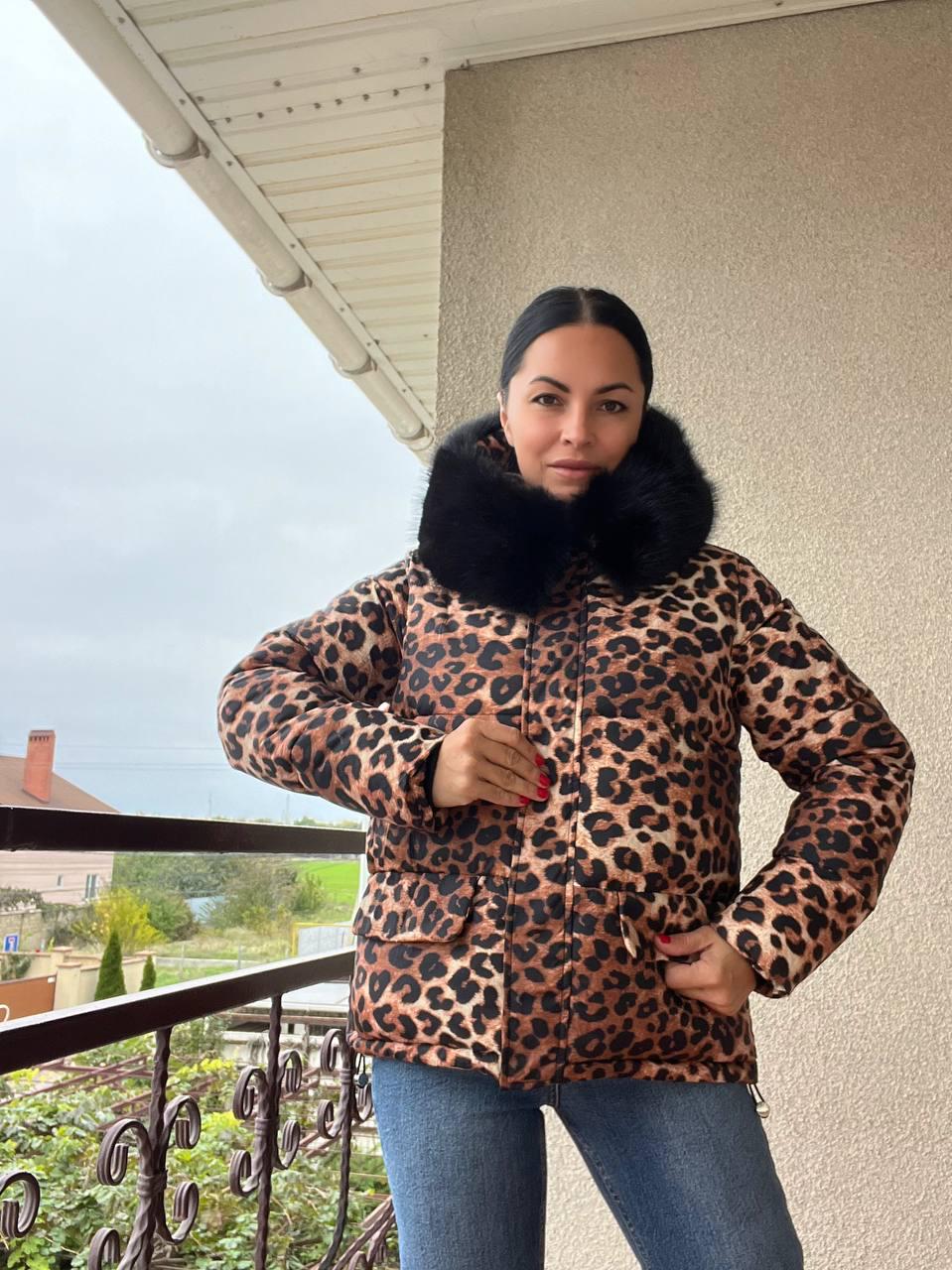 Куртка женская Lady Yep 9063 удлиненная леопардовый принт с капюшоном мех р. 42 Коричневый (2961) - фото 7