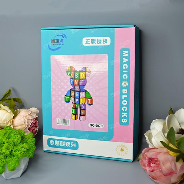 Конструктор Magic Blocks Bearbrick Алфавит 3031 деталь 40,5 см - фото 2