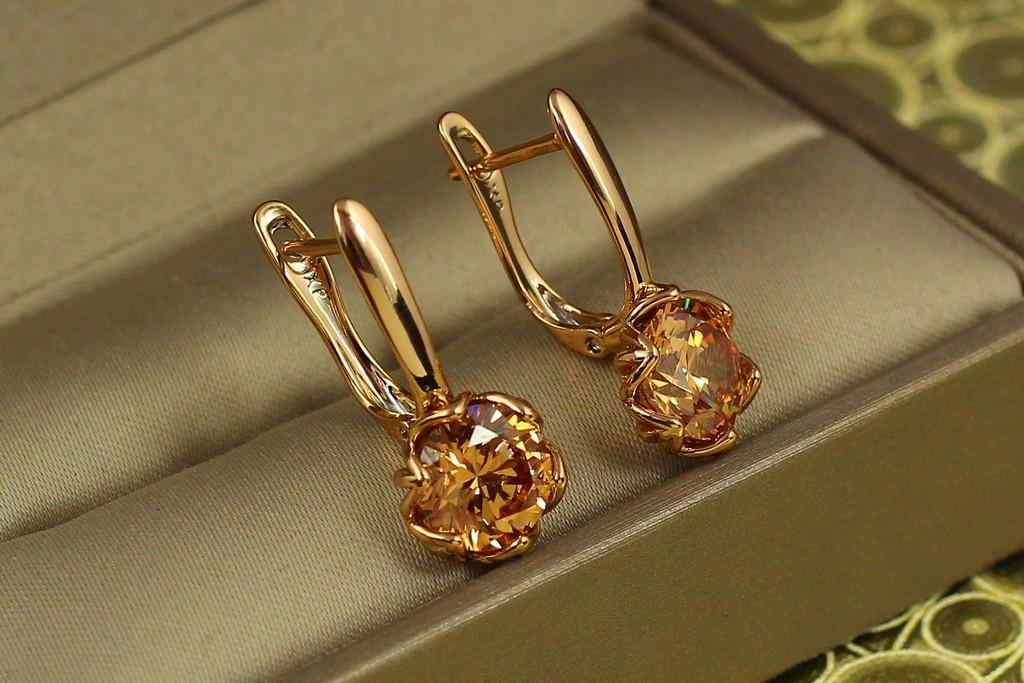 Серьги Xuping Jewelry величественная простота с камнем шаспанское 2,3 см Золотистый (2505282276)