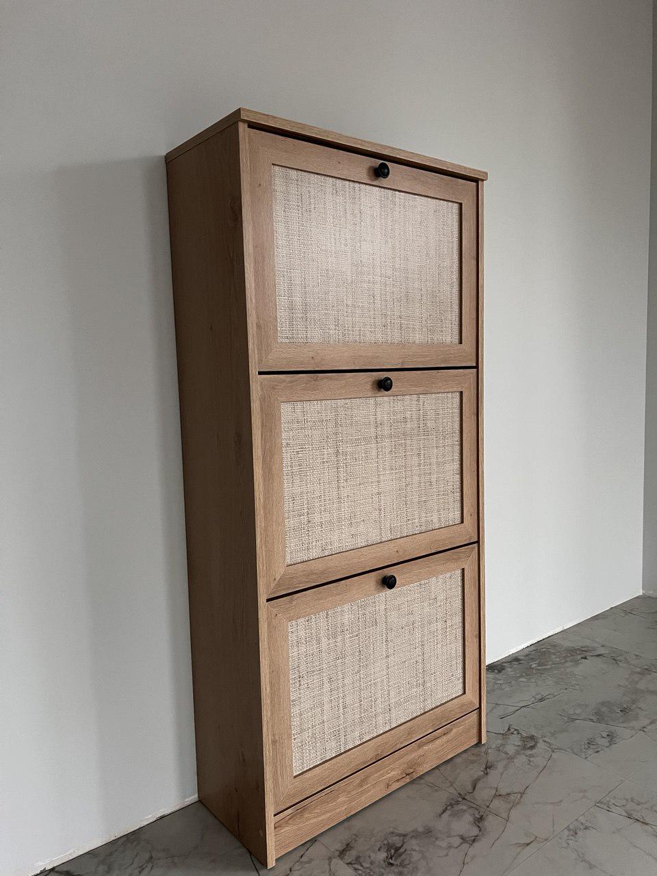 Тумба для хранения обуви BALI 48 на 3 отдела Дуб артизан/Рафия (ART2108) Тумба для хранения обуви BALI 48 на 3 отдела Дуб артизан/Рафия (ART2108)