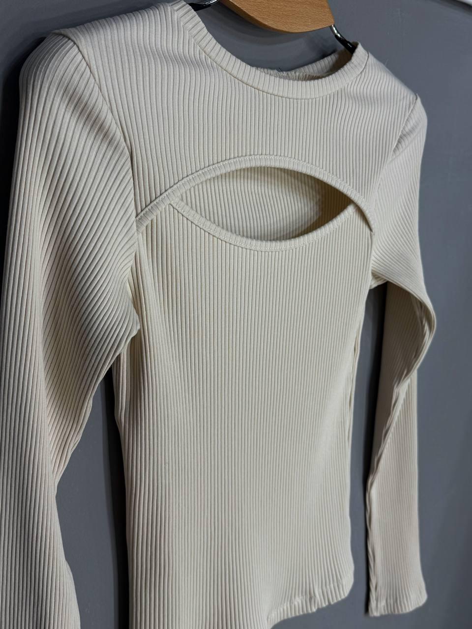 Лонгслів жіночий ITAKA 5370 гольф з акцентним вирізом на груді в рубчик OS Молочний (1174) - фото 2 Лонгслів жіночий ITAKA 5370 гольф з акцентним вирізом на груді в рубчик OS Молочний (1174) - фото 2