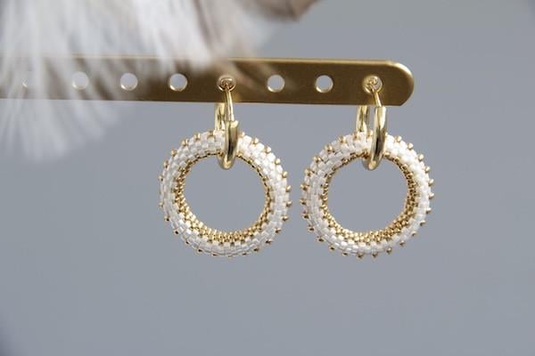 Сережки позолота конго із білого та золотого бісеру Альбана круглі ручна робота (ER-0135)