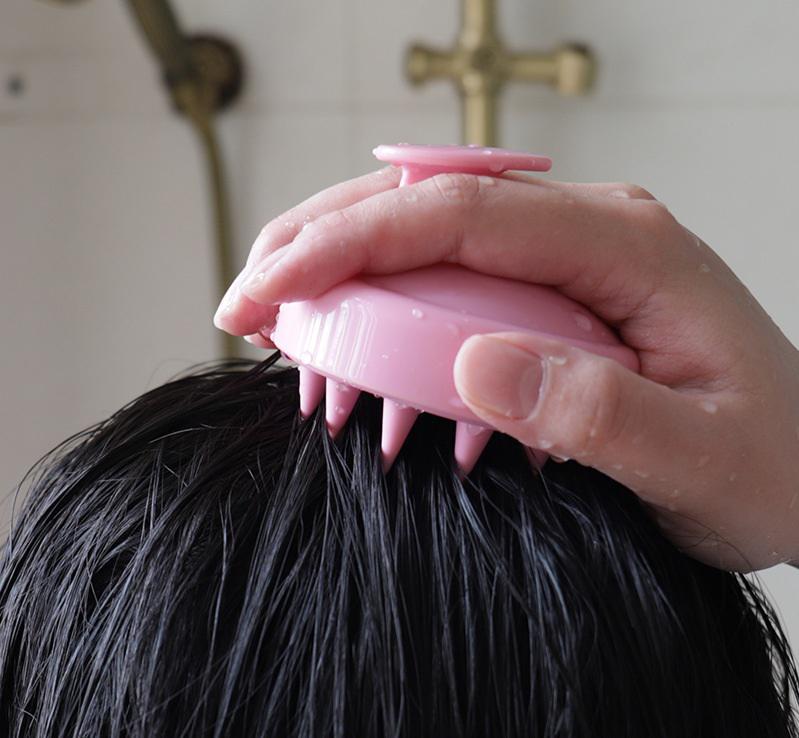 Щетка для головы и мытья волос силиконовая массажная Черный - фото 7 Щетка для головы и мытья волос силиконовая массажная Черный - фото 7