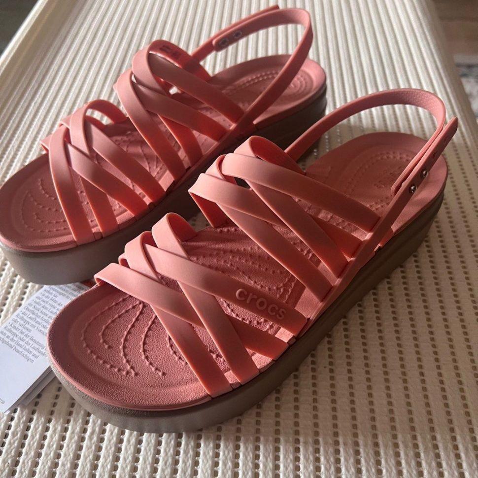 Сандалі жіночі Crocs Brooklyn Strappy р. 42/43 Blossom (17511) - фото 14 Сандалі жіночі Crocs Brooklyn Strappy р. 42/43 Blossom (17511) - фото 14