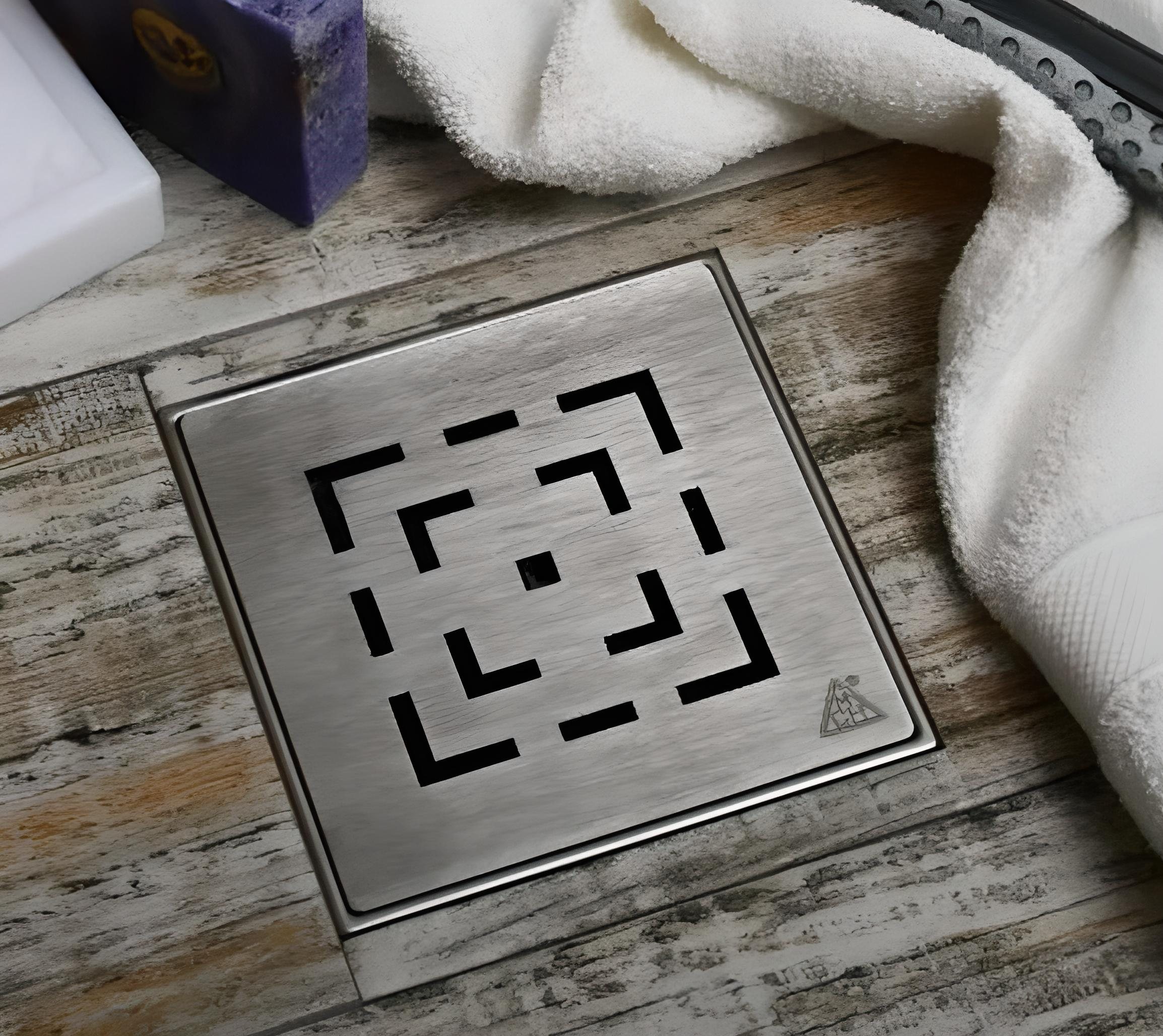 Трап МСН з дизайнерською решіткою Лабіринт 122x122х5 мм з вертикальним підключенням DN110 мм (L 386 NА) - фото 4 Трап МСН з дизайнерською решіткою Лабіринт 122x122х5 мм з вертикальним підключенням DN110 мм (L 386 NА) - фото 4