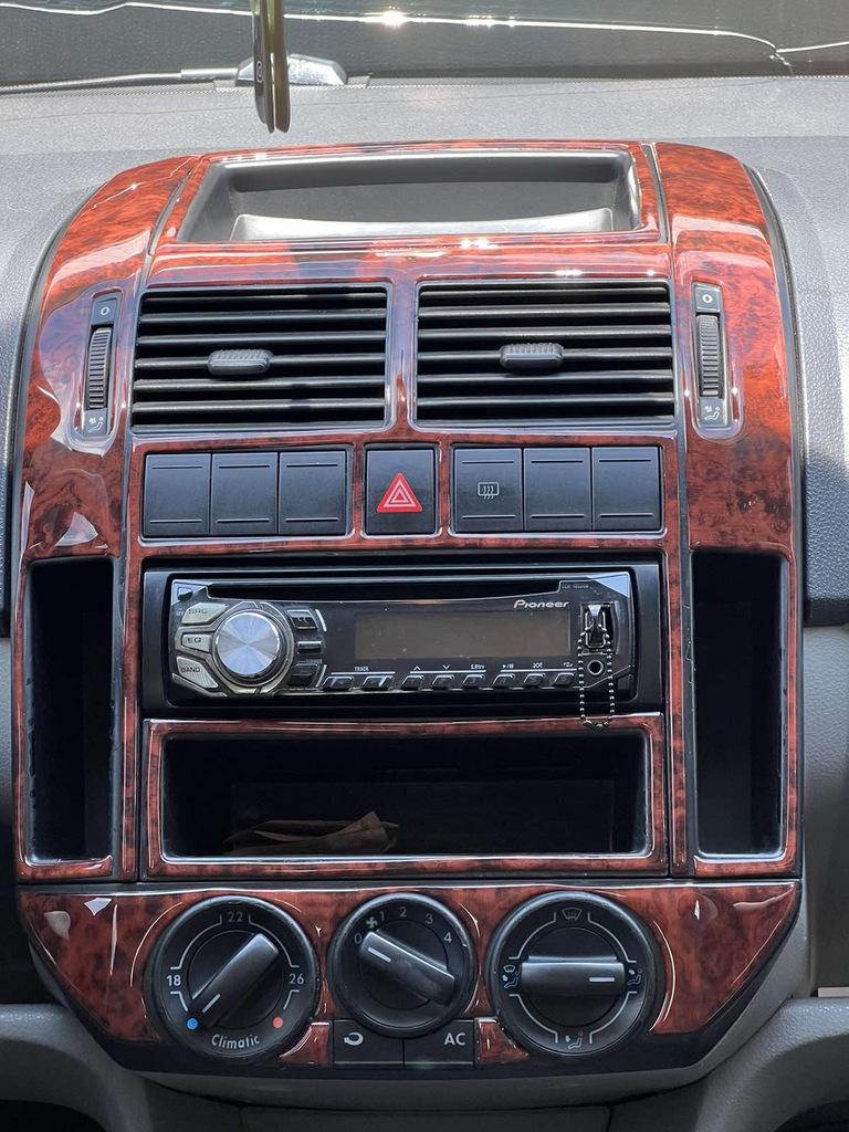 Накладки на панель Титан Meric для Volkswagen Polo 2001-2009 гг. Черный