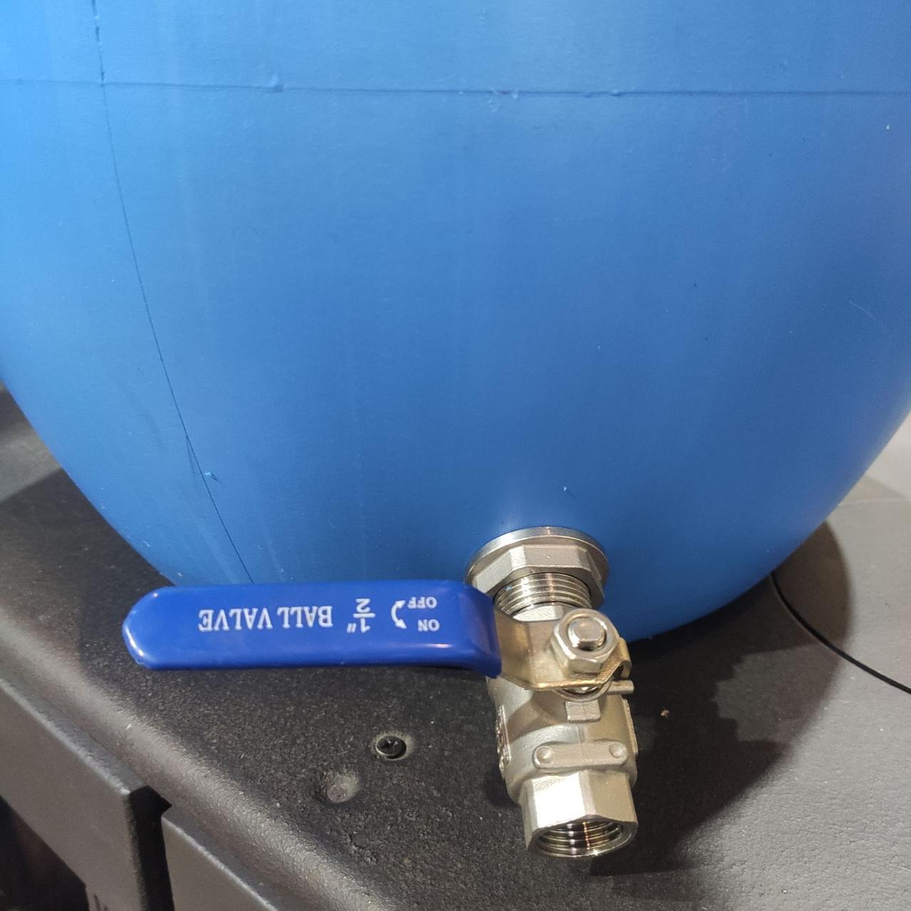 Бочка для бродіння Litolan з гідрозатвором U металевим хомутом та краном 1/2" з нержавіючої сталі AISI 304 35 л (29664М) - фото 3 Бочка для бродіння Litolan з гідрозатвором U металевим хомутом та краном 1/2" з нержавіючої сталі AISI 304 35 л (29664М) - фото 3