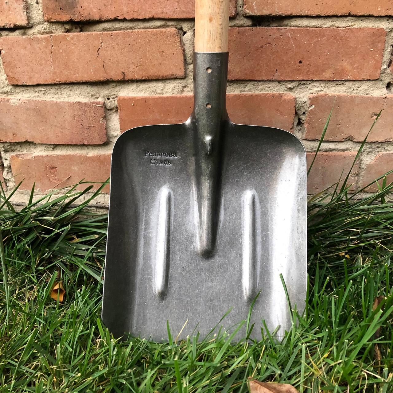 Лопата Совкова з рейкової сталі з черенком та пластиковим тримачем - фото 4