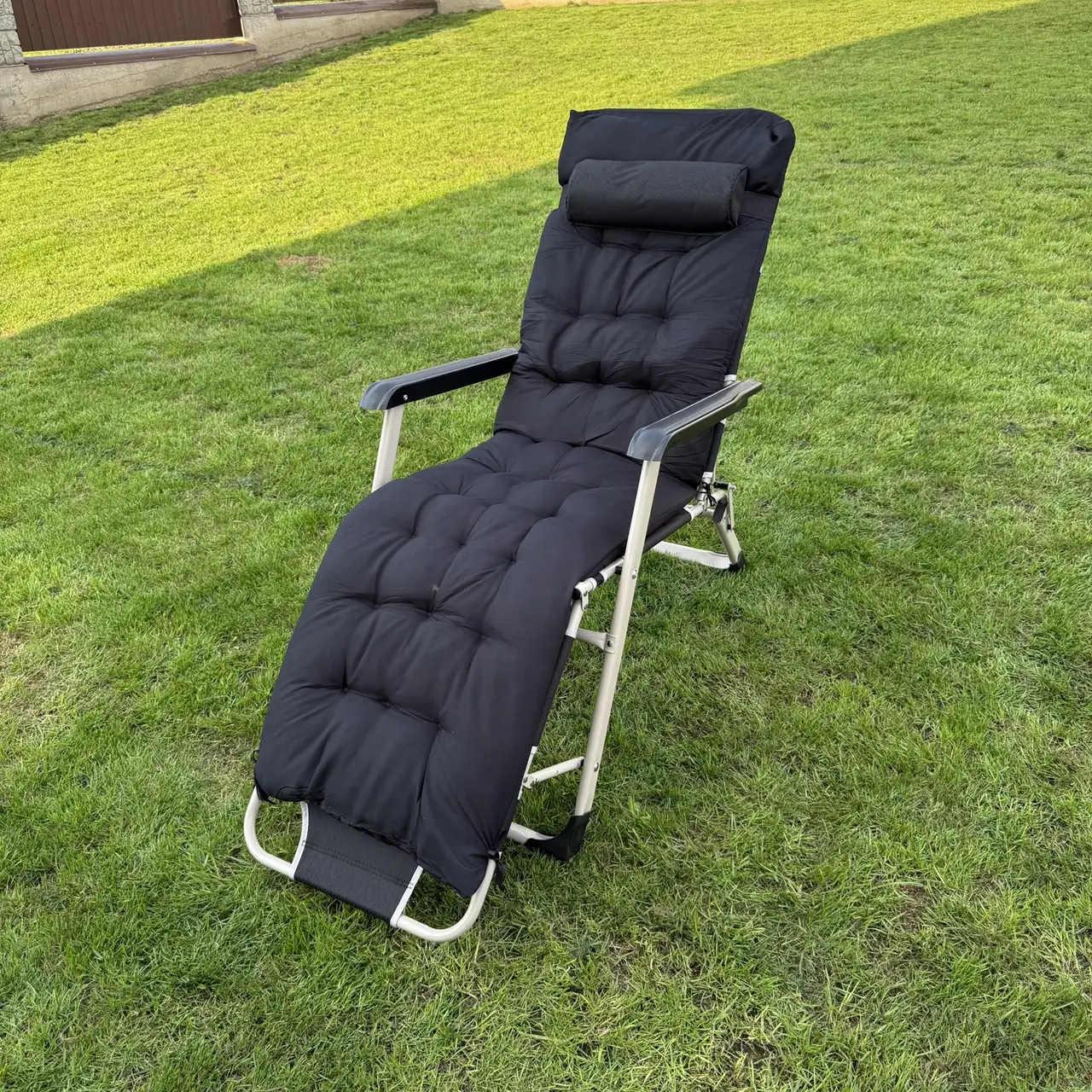 Шезлонг садовый тканевый с матрасом Garden Серый/Черный - фото 1 Шезлонг садовый тканевый с матрасом Garden Серый/Черный - фото 1