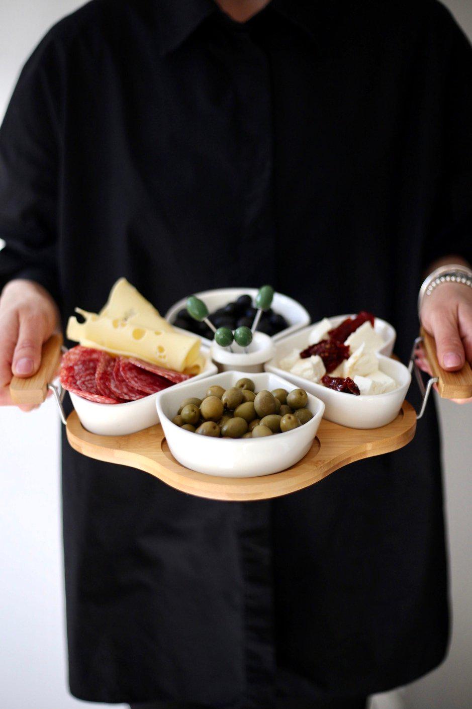 Менажница Серце керамическая на деревянной подставке со шпажками 26 см Белый (00000010201) - фото 6 Менажница Серце керамическая на деревянной подставке со шпажками 26 см Белый (00000010201) - фото 6