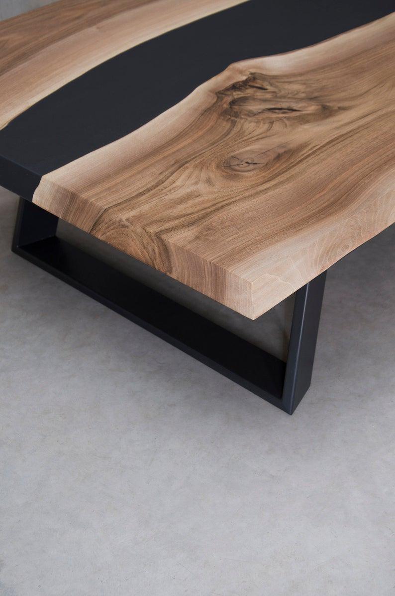 Стіл журнальний річка Детройт дизайнерський з чорної епоксидної смоли та масиву горіха 800х500х480 мм - фото 3 Стіл журнальний річка Детройт дизайнерський з чорної епоксидної смоли та масиву горіха 800х500х480 мм - фото 3