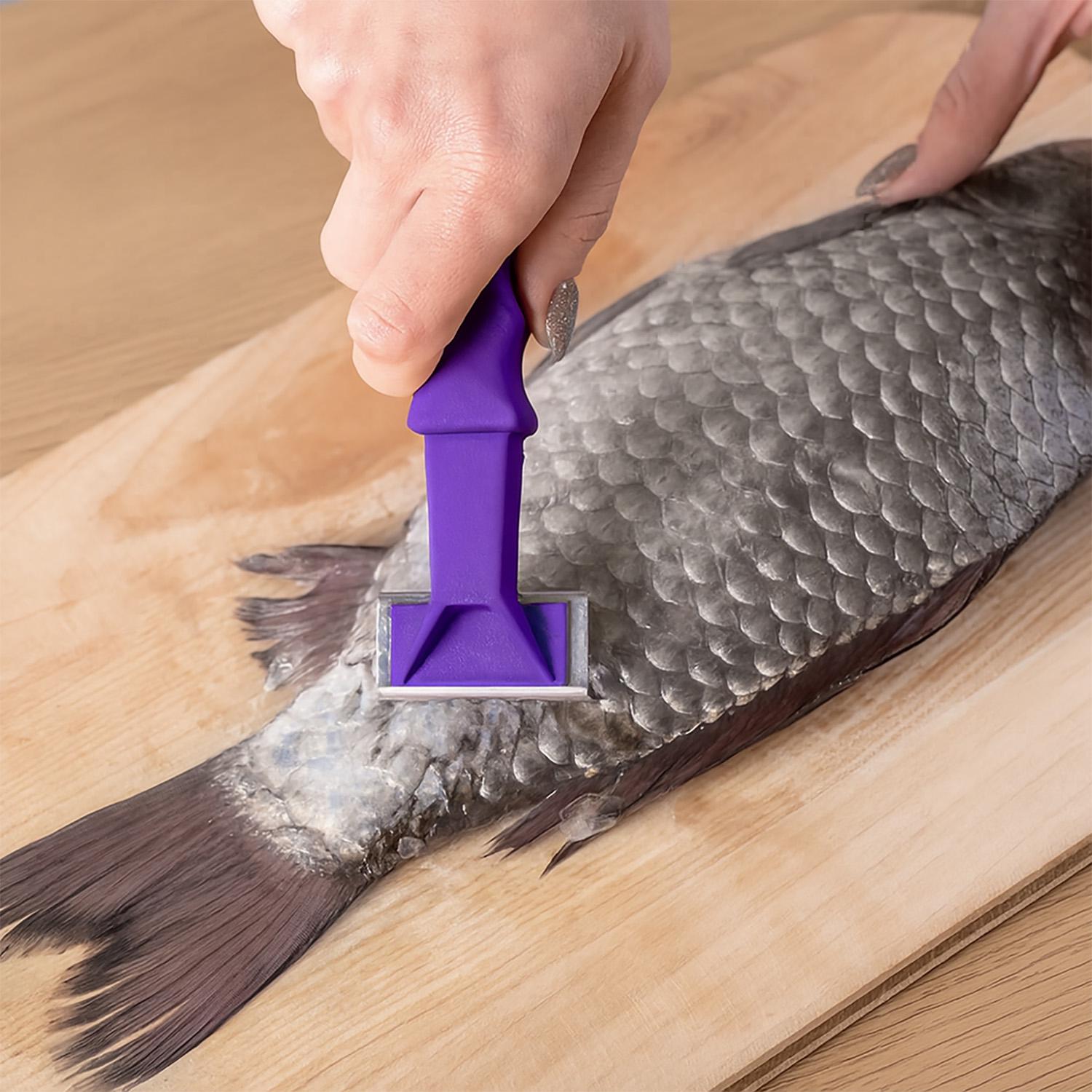 Рибочищення скребок для рибної луски з пластиковою ручкою 15,5 см Фіолетовий - фото 3 Рибочищення скребок для рибної луски з пластиковою ручкою 15,5 см Фіолетовий - фото 3
