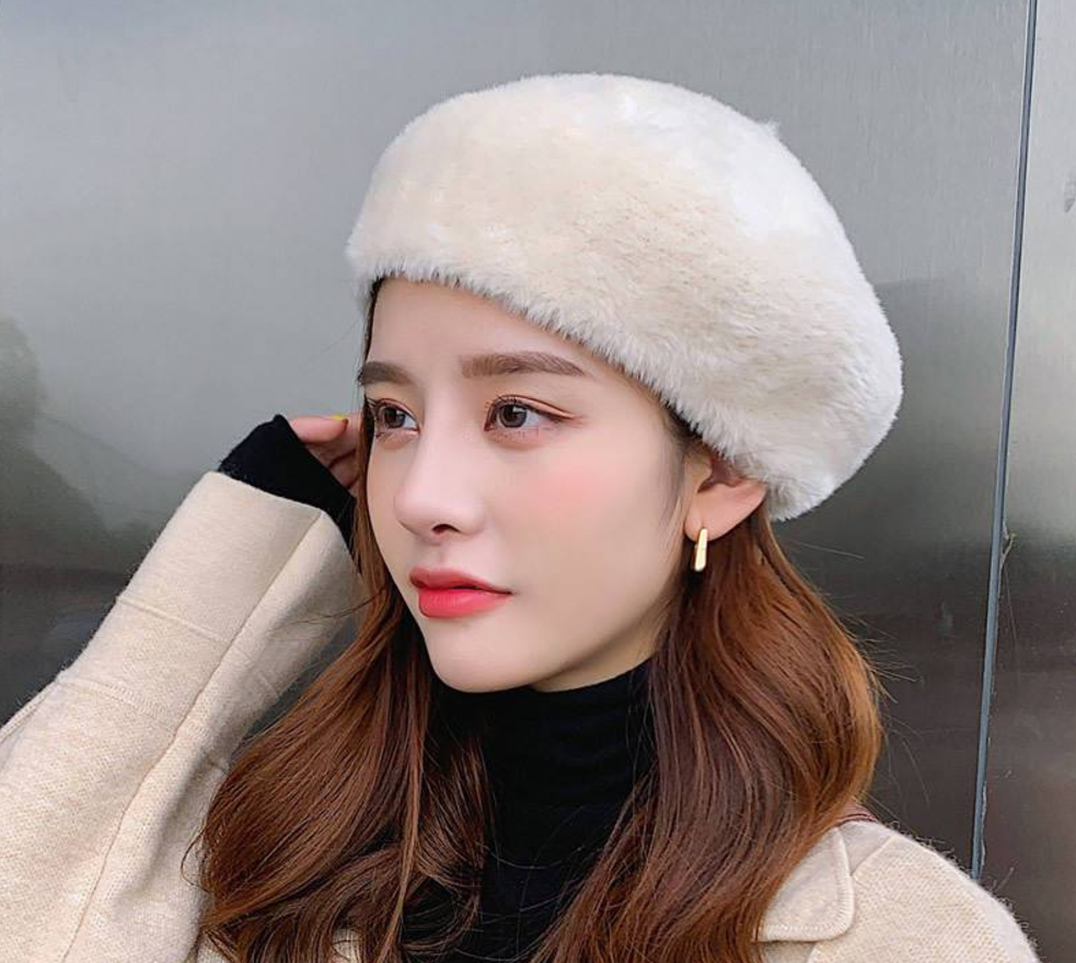 Берет пушистый меховой 56 см Бежевый (35-160-1495)