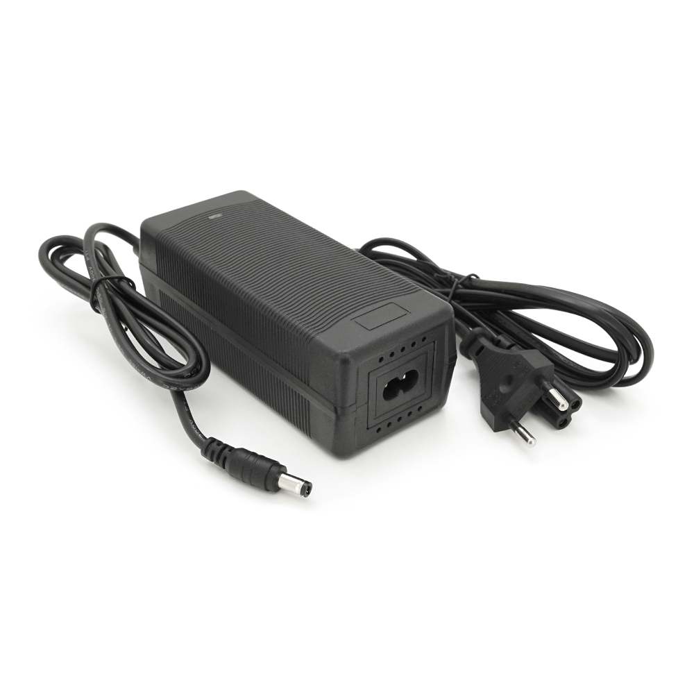 Зарядное устройство VOLTRONIC Li-ion 21V 5S 3A для электроинструментов Быстрая зарядка (36937)