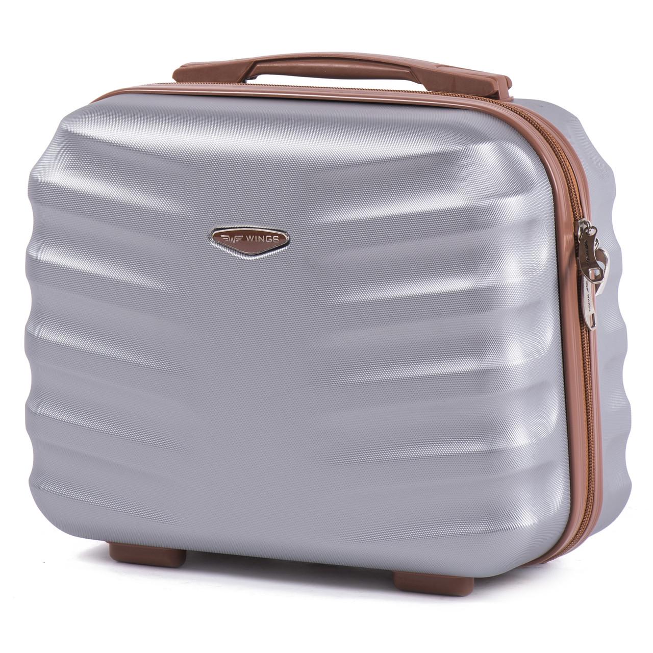 Бьюти-кейс пластиковый Wings 402 Серебряный