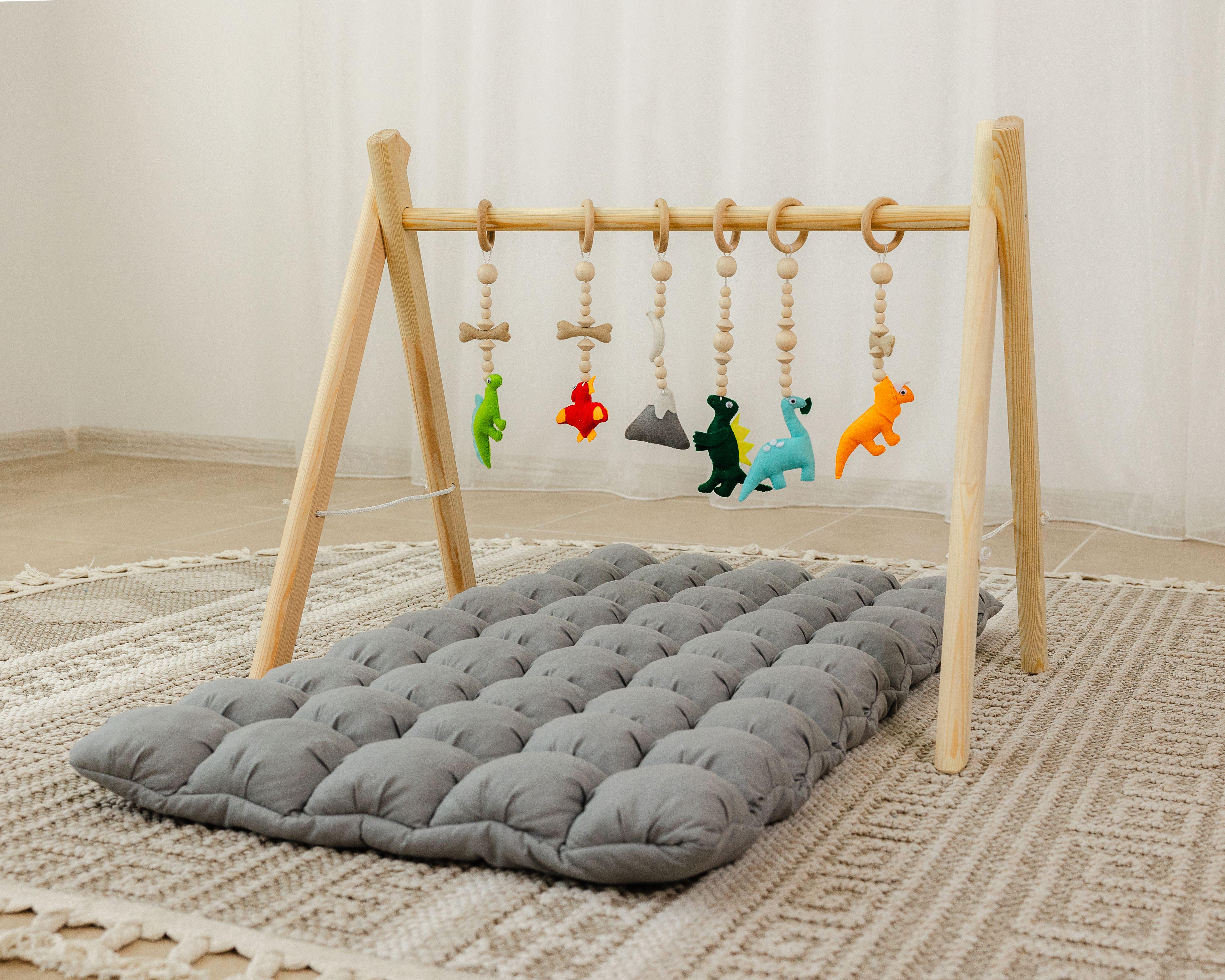 Мобиль напольный BabyGym Динозаврики с матрасиком Серый (0002278)