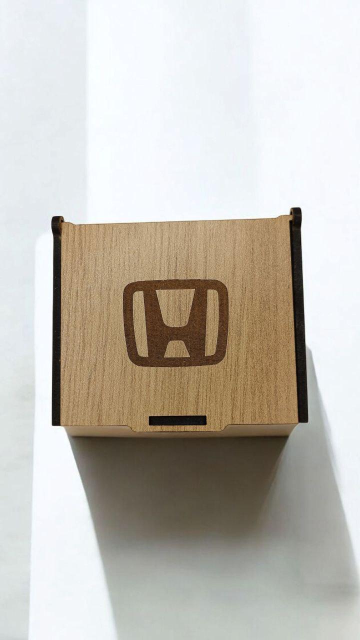 Ароматизатор в дифлектор для авто Honda из дерева и войлока и аромапарфюм 5 мл (78) - фото 3