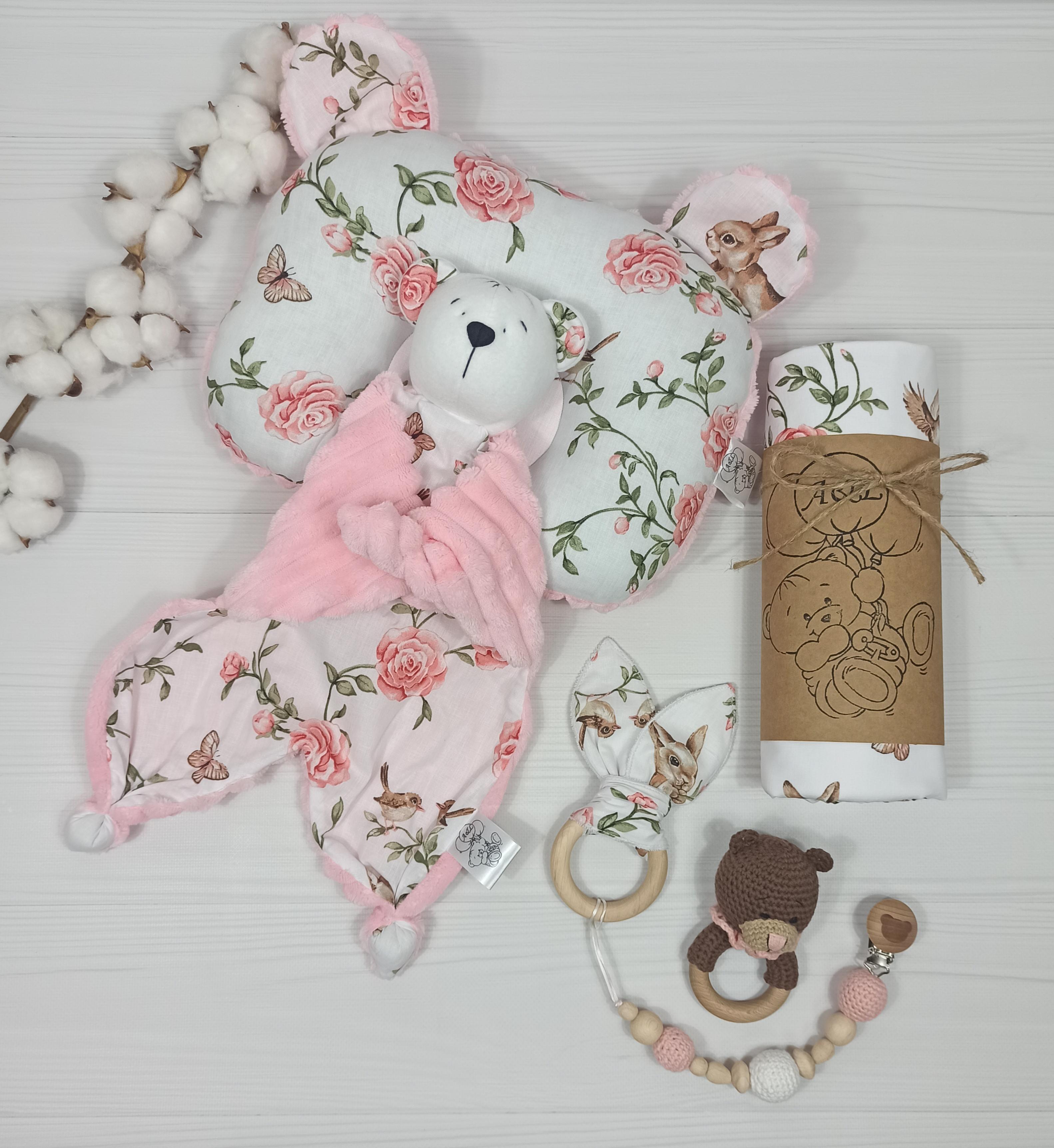 Подарунковий набір a.l.babybox Зайчики в трояндах пелюшка/подушка/комфортер/гризунець/тримач для пустушок Рожевий (NA 18206161)
