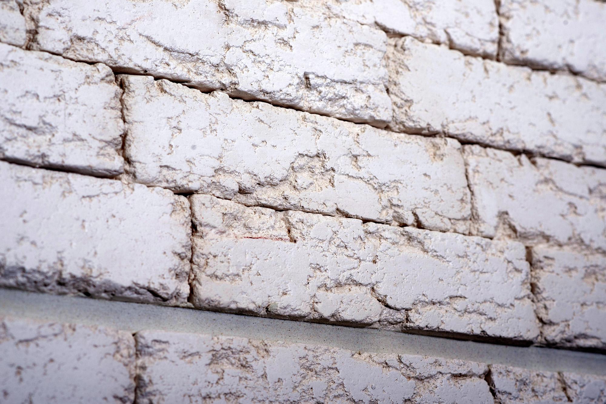 Кирпичи декоративные гипсовые STONEGIPS Галицкий Травертин уп. 0,38 м.кв Снег - фото 2