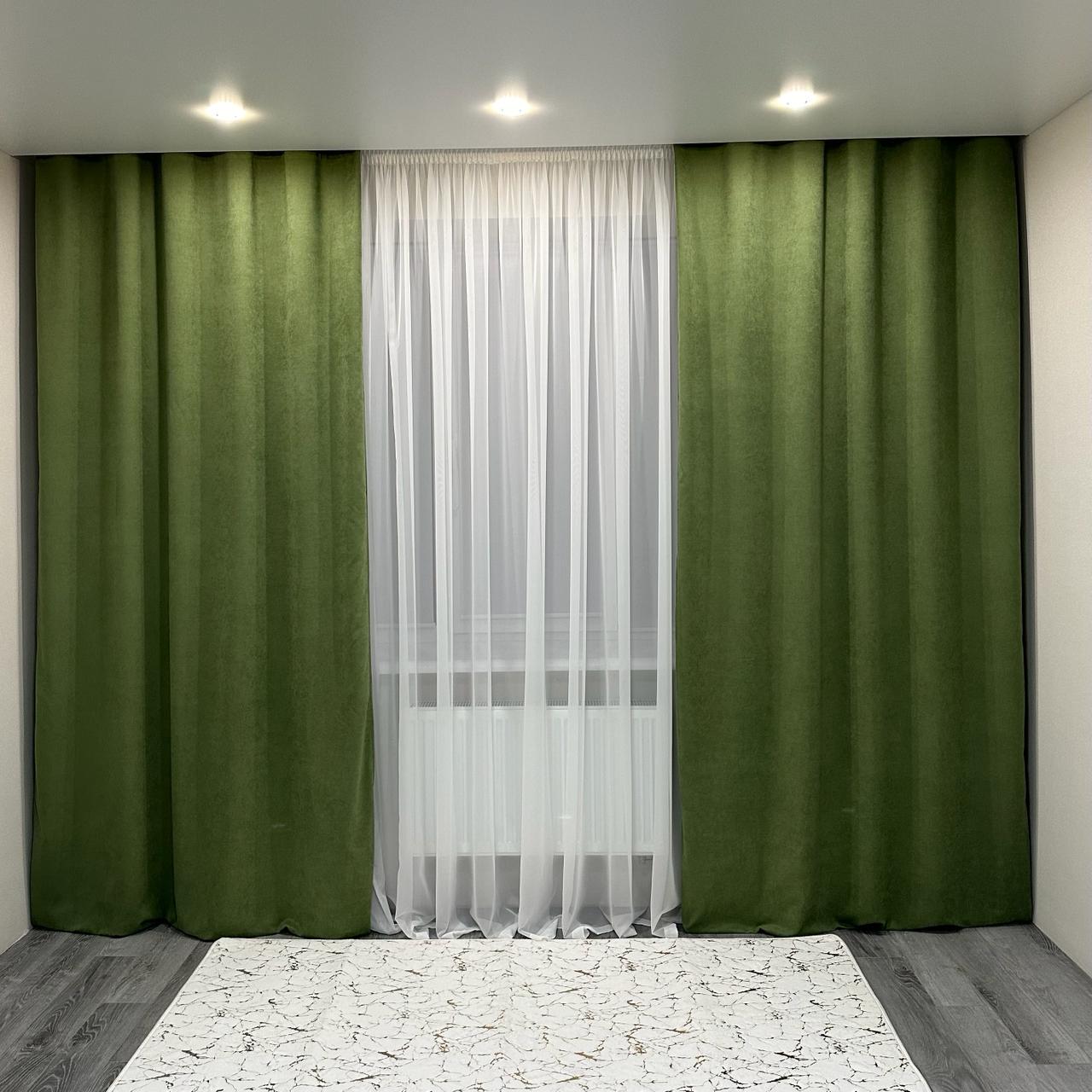 Комплект штор микровелюр 2 шт. 1,5х2,7 м готовые на шторной тесьме 6 см Оливковый (petek-586) - фото 1