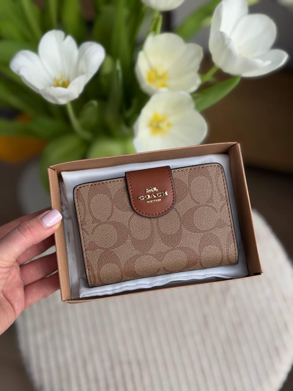 Гаманець Coach medium corner zip wallet натуральна шкіра
