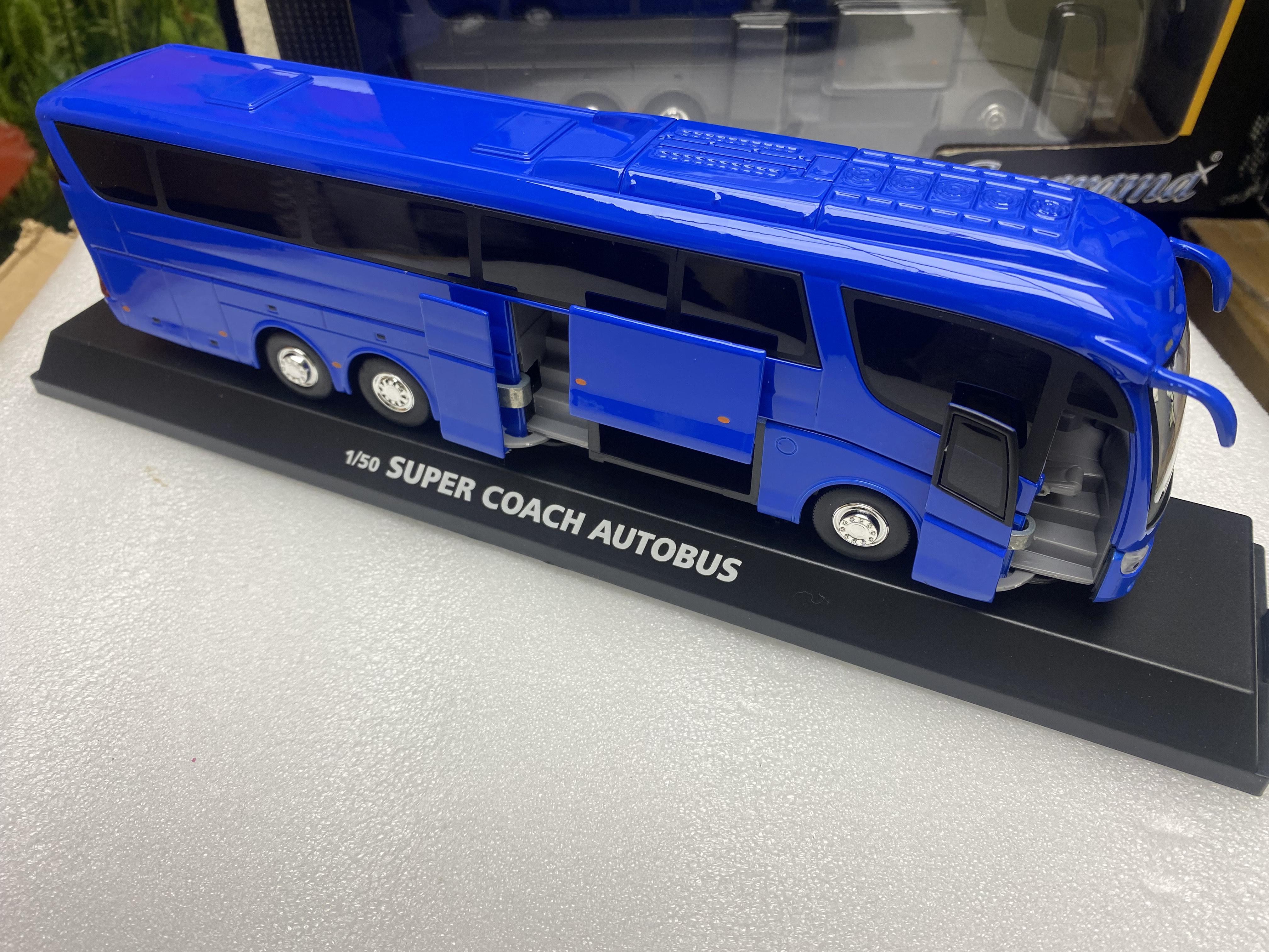 Коллекционная модель автобуса IRIZAR 1:32