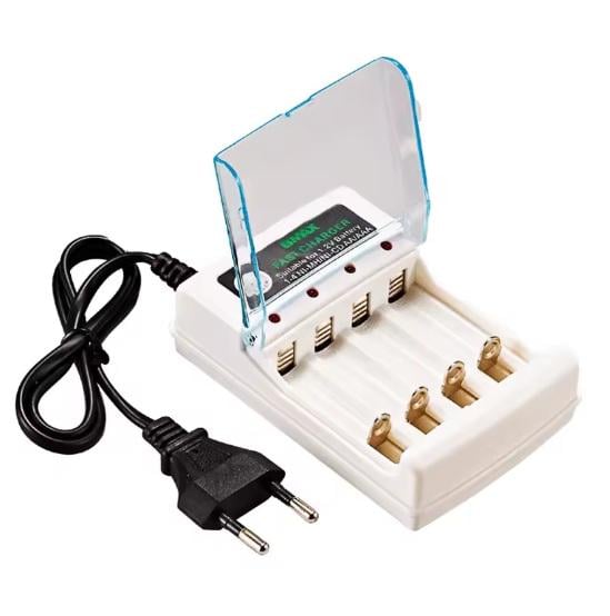 Зарядное устройство для аккумуляторов АА и ААА на 4 аккумулятора