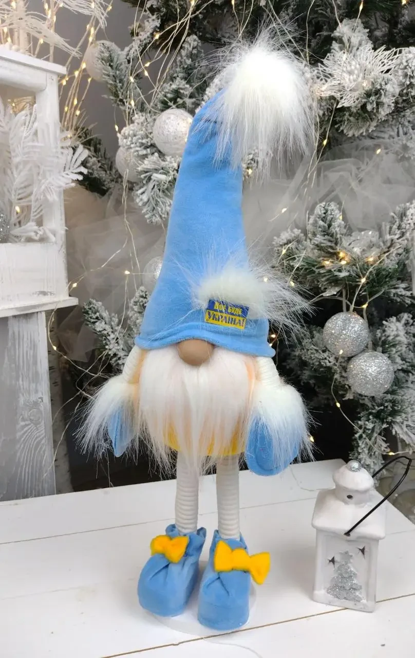 Игрушка новогодняя Хатинка Гном в шапке с патриотической эмблемой 75 см (CNT00011371)