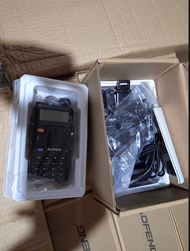 Рація Baofeng UV-5R 5Вт + FM + LED1860 - фото 4 Рація Baofeng UV-5R 5Вт + FM + LED1860 - фото 4