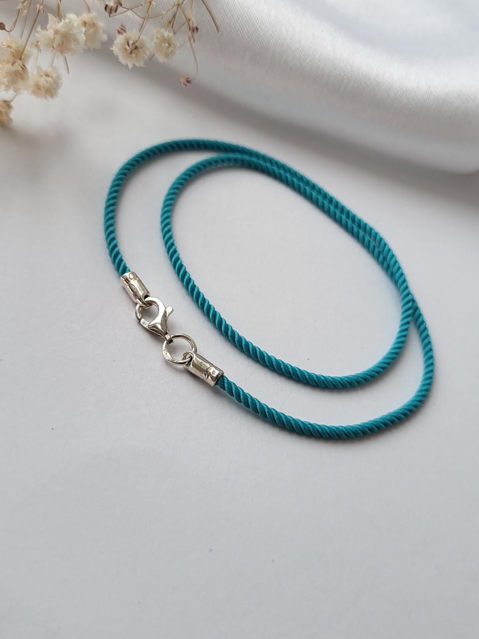 Шнурок на шею шелковый 2 мм 35 см 925 пробы 0,98 г (6010/2) Шнурок на шею шелковый 2 мм 35 см 925 пробы 0,98 г (6010/2)