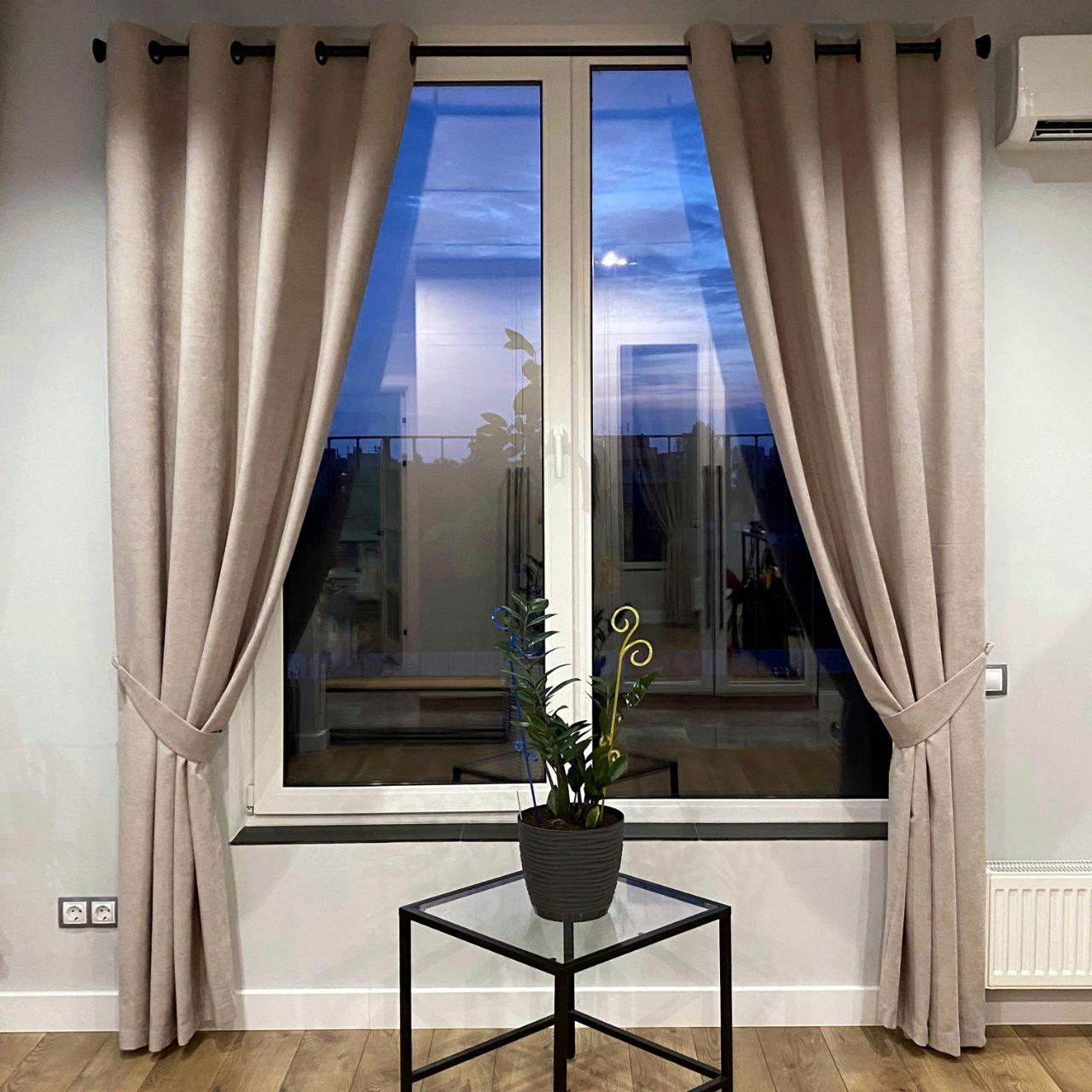 Шторы на черных люверсах с подхватами 175x250 см микровелюр 2 шт. Бежевый/Капучино (5801700-МТ22/175-BL) - фото 1 Шторы на черных люверсах с подхватами 175x250 см микровелюр 2 шт. Бежевый/Капучино (5801700-МТ22/175-BL) - фото 1