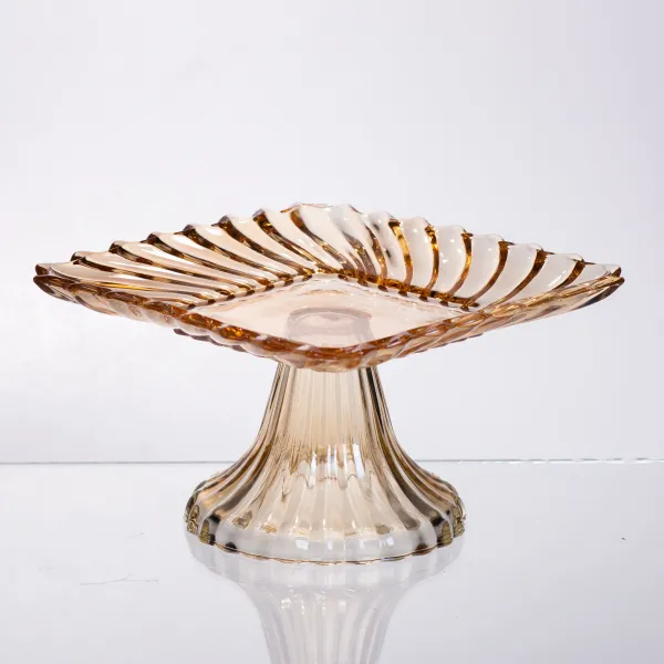 Тортовница из толстого стекла на ножке квадратная 16х16х9 см Коричневый (64486-18) - фото 2 Тортовница из толстого стекла на ножке квадратная 16х16х9 см Коричневый (64486-18) - фото 2