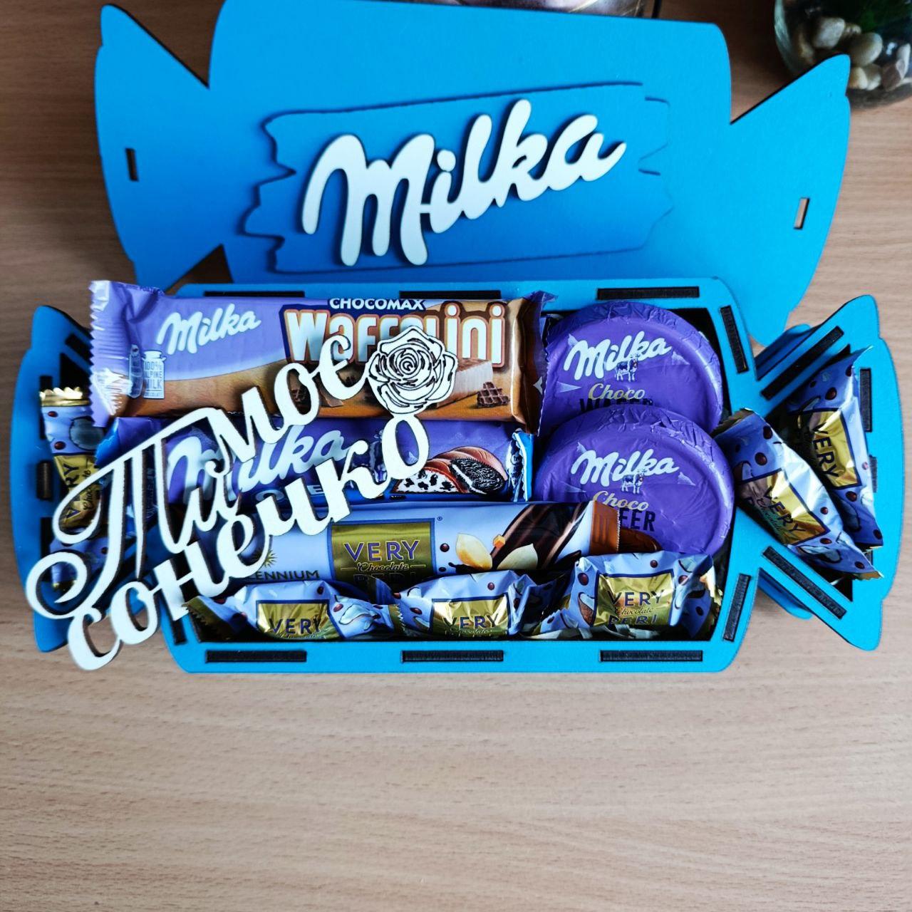 Подарунковий бокс Мілка з солодощами для дівчини на день закоханих (ar341)