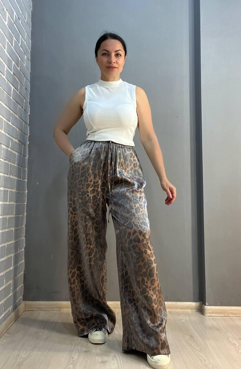 Брюки женские MY FASHION 1694 палаццо широкие на резинке леопардовый принт шелк OS Коричневый (2203) - фото 5