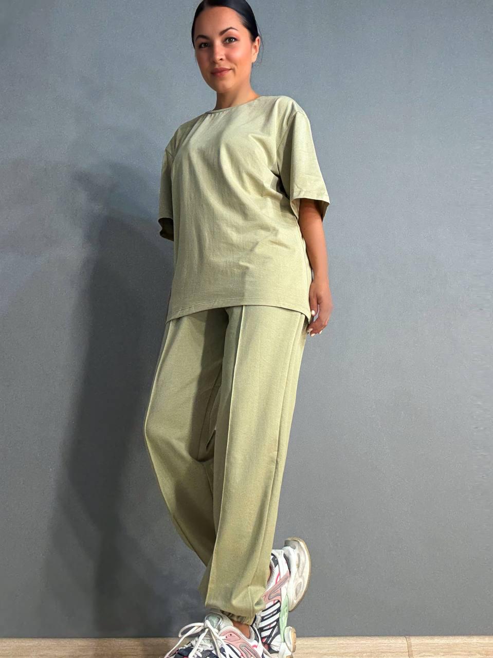 Костюм жіночий CAPPITONE 101212 футболка та брюки джоггери зі швом L Хакі (1694) - фото 1 Костюм жіночий CAPPITONE 101212 футболка та брюки джоггери зі швом L Хакі (1694) - фото 1