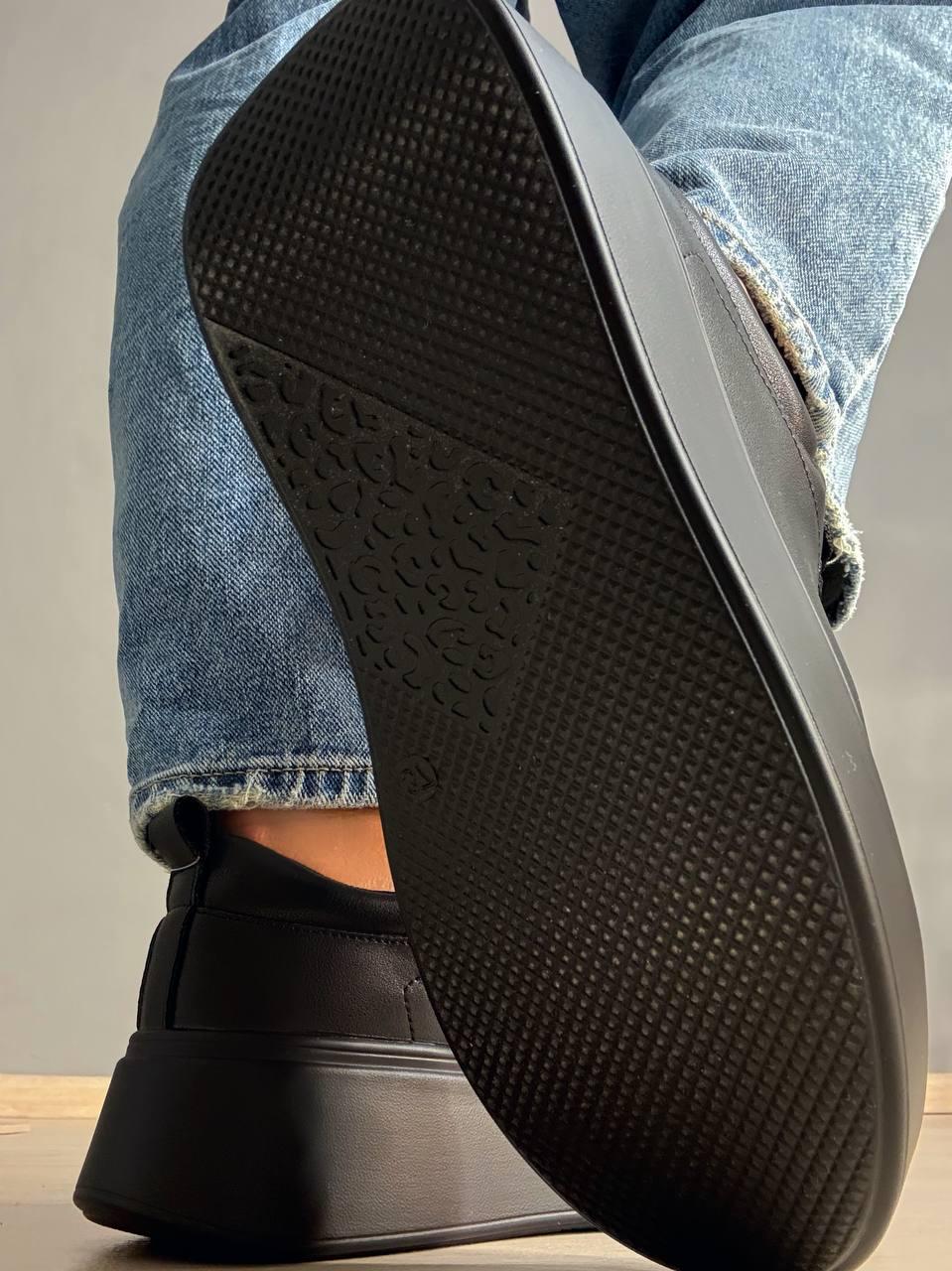 Кеди жіночі Hengji 537-5 шкіряні на платформі р. 38 24,5 см Чорний - фото 5 Кеди жіночі Hengji 537-5 шкіряні на платформі р. 38 24,5 см Чорний - фото 5