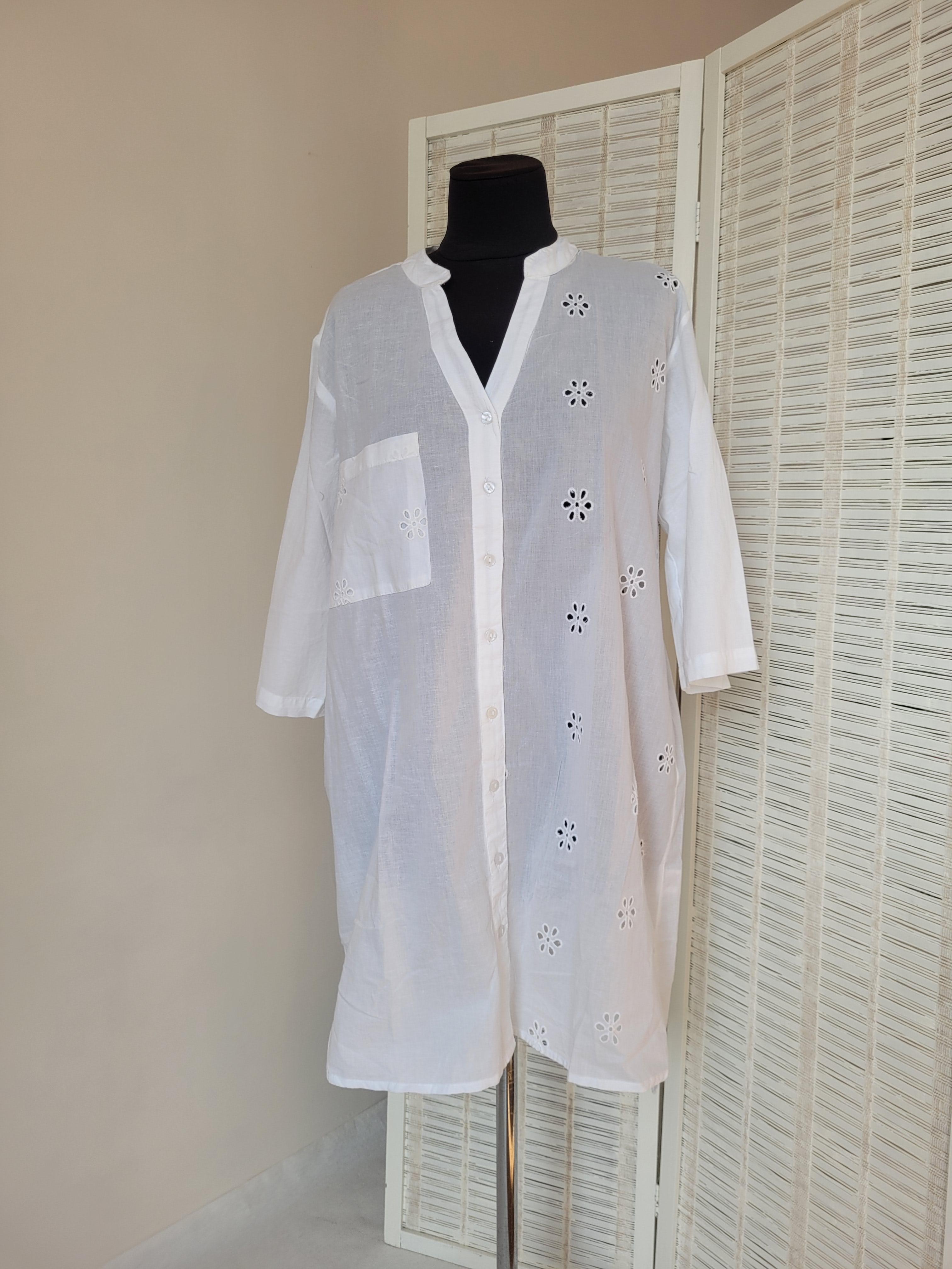 Туника-рубашка женскаяс прошвой на пуговицах M Белый