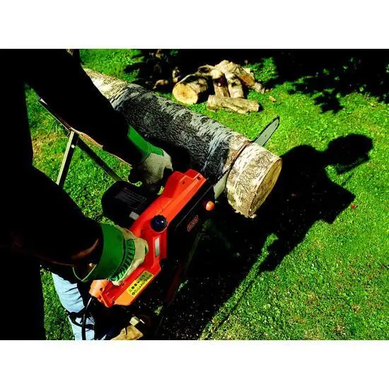 Электрическая цепная пила Black+Decker 1,8 кВт 40 см безключевая натяжка цепи (CS1840) - фото 2 Электрическая цепная пила Black+Decker 1,8 кВт 40 см безключевая натяжка цепи (CS1840) - фото 2