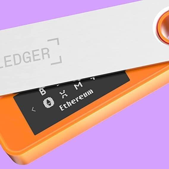 Крипто-гаманець апаратний холодний Ledger Nano S Plus Orange BTC - фото 4