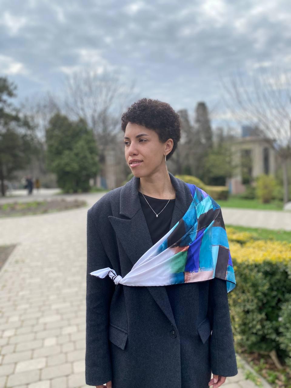 Хустка дизайнерська шовкова My Scarf Квітка з каменем бірюза 90 см Блакитний (35280101) Хустка дизайнерська шовкова My Scarf Квітка з каменем бірюза 90 см Блакитний (35280101)