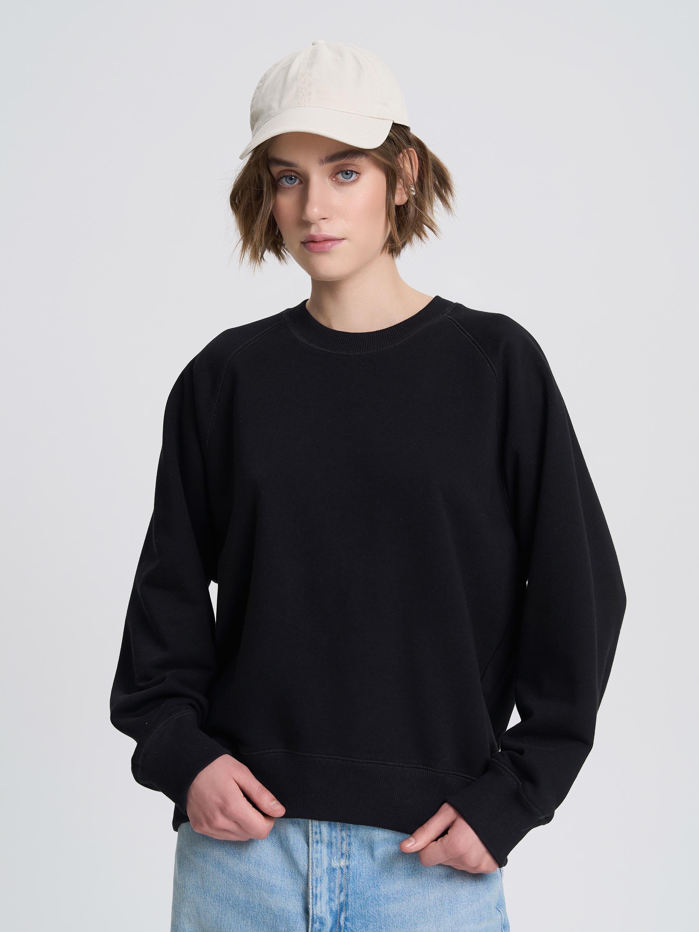 Свитшот-реглан женский укороченный ROZA 231111 M Черный (4824005694196)