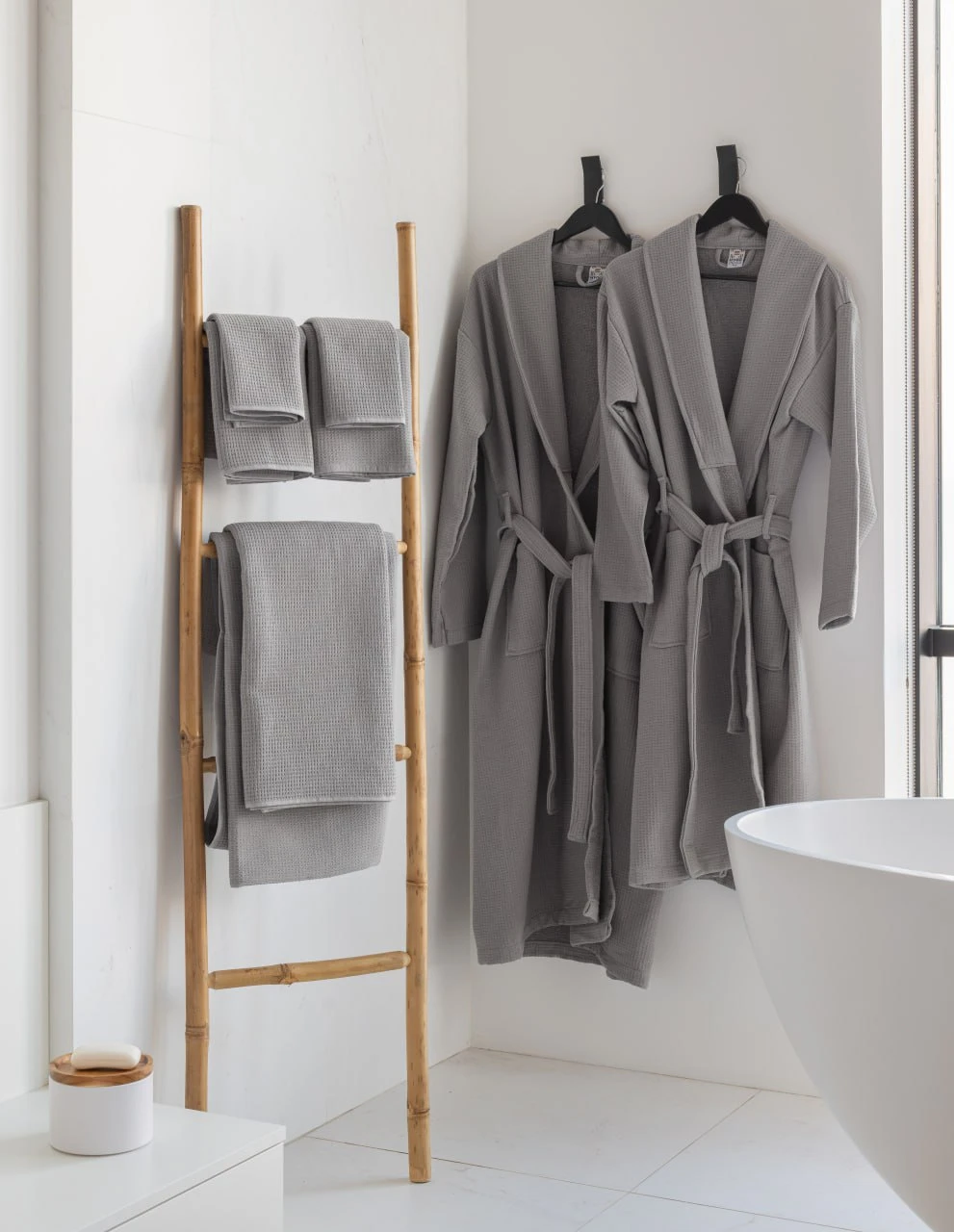 Набор халатов вафельных HYGG S-M/2XL-3XL и полотенца 30х50 см 2 шт./50х90 см 2 шт./70х140 см/90х150 см Графитовый (391869)