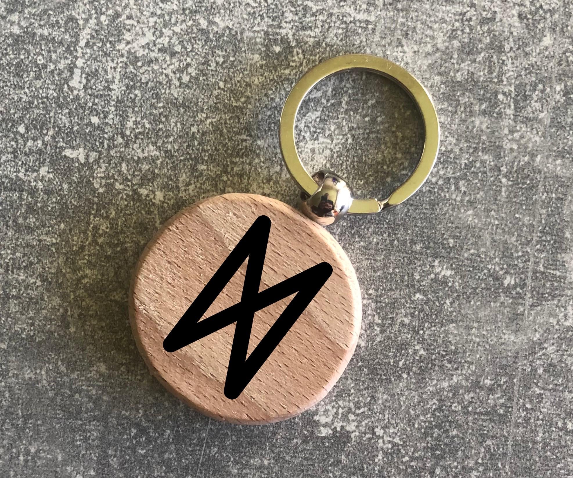 Брелок деревянный круглый с руной Старшого футарк "ДАГАЗ" (15010208023)