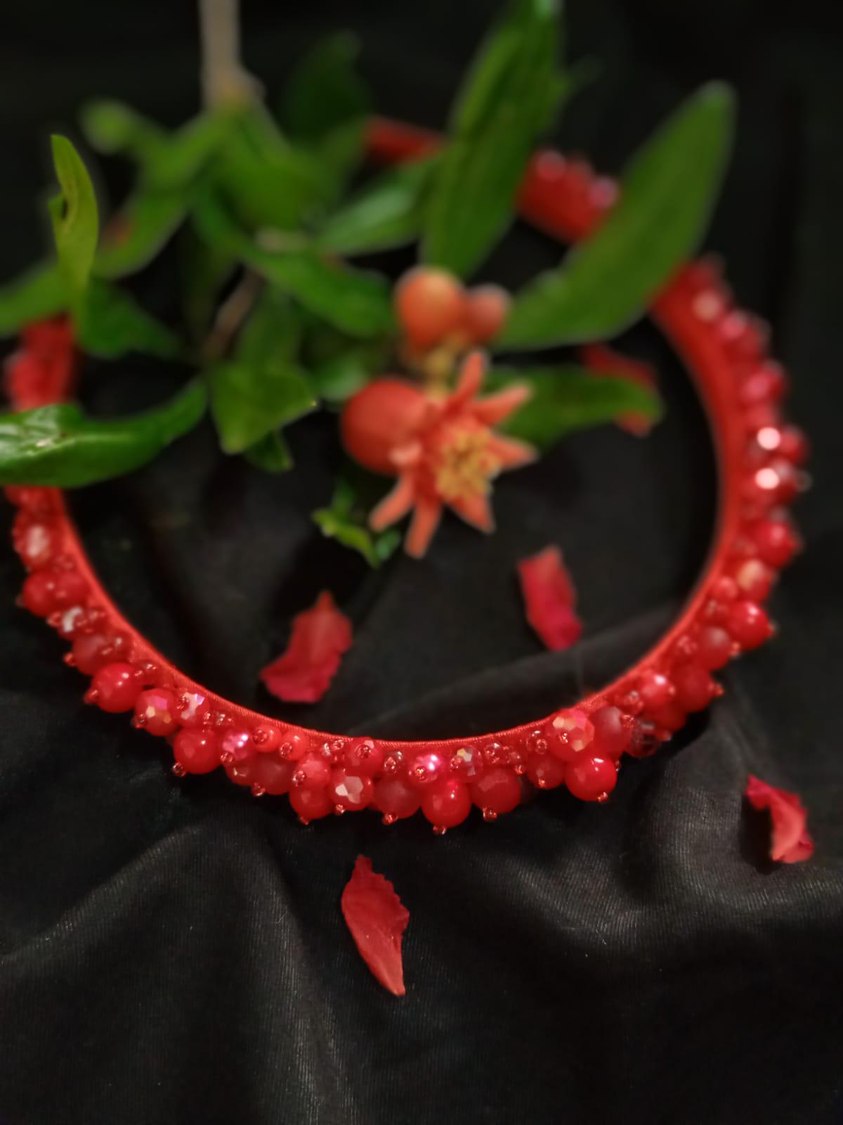 Обруч на волосся ручної роботи з намистин та кришталю Червоний